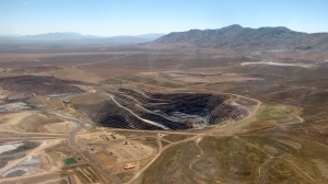 Aerial view of extractive interests next to an HMA in the Owyhee Complex. (photo Laura Leigh)